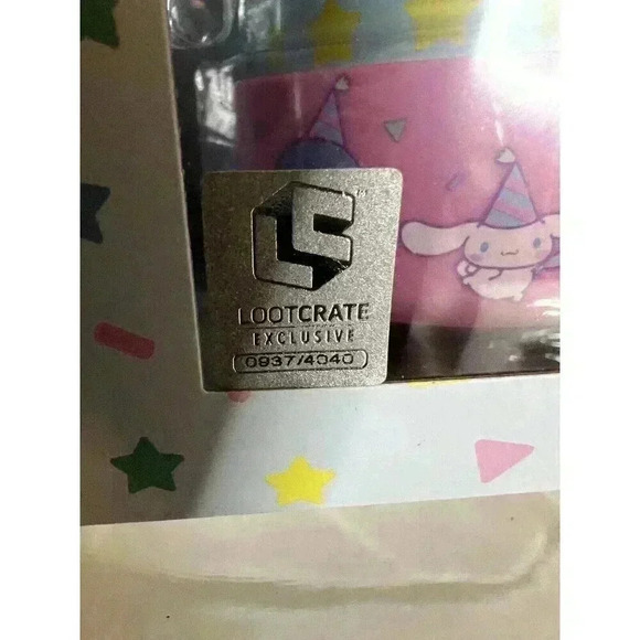 Hello‎ kitty 60th anniversary cake figurine - Picture 3 of 8